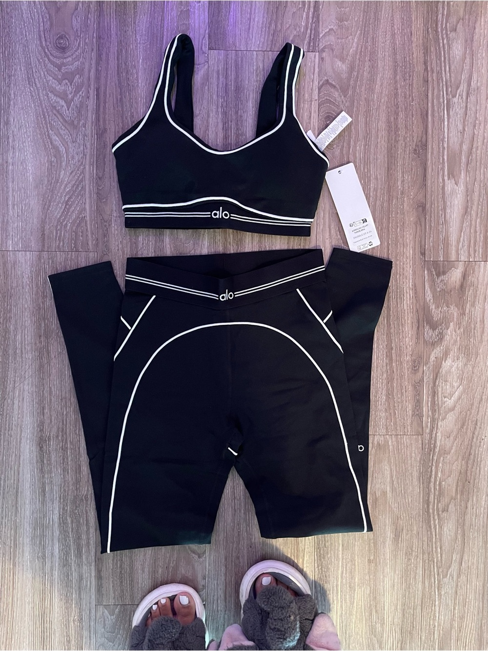 ALO Yoga Black Sports Bra and legging with White Contrast Stitching - Picture 2 of 5